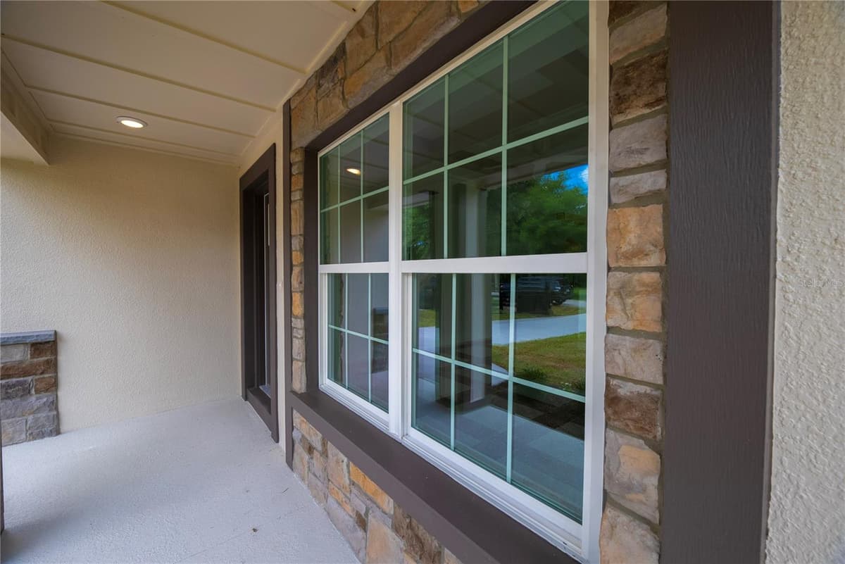 4570 WINDEE AVENUE — photo 9 of 50