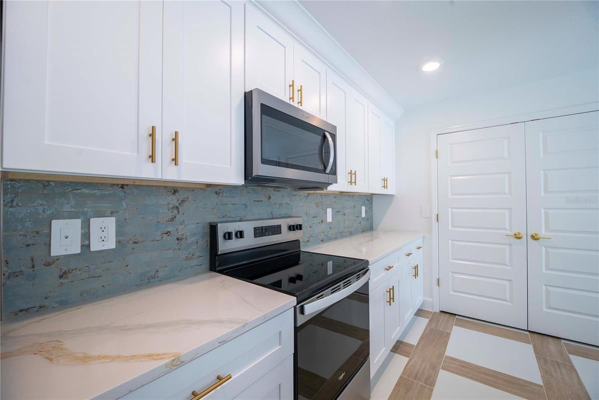 4570 WINDEE AVENUE — photo 36 of 50