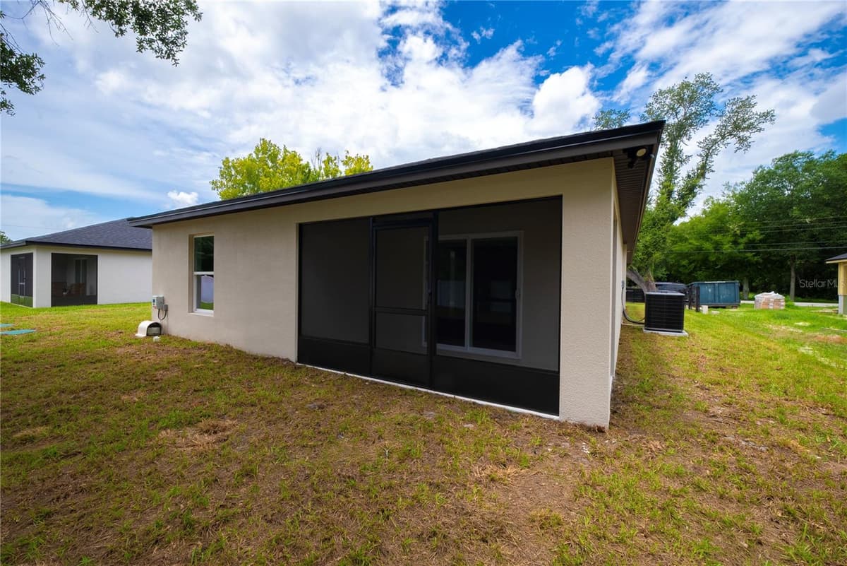 4570 WINDEE AVENUE — photo 13 of 50