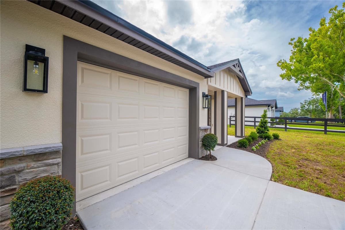 4570 WINDEE AVENUE — photo 8 of 50