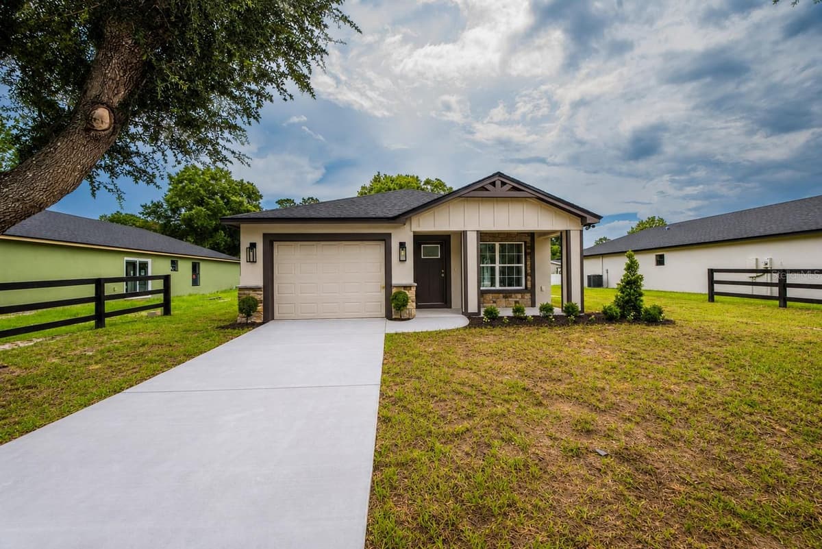 4570 WINDEE AVENUE — photo 4 of 50