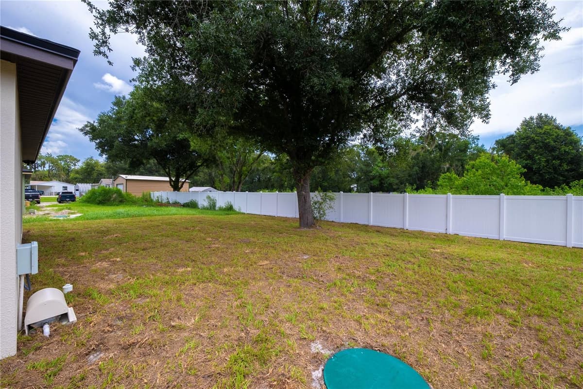 4570 WINDEE AVENUE — photo 11 of 50