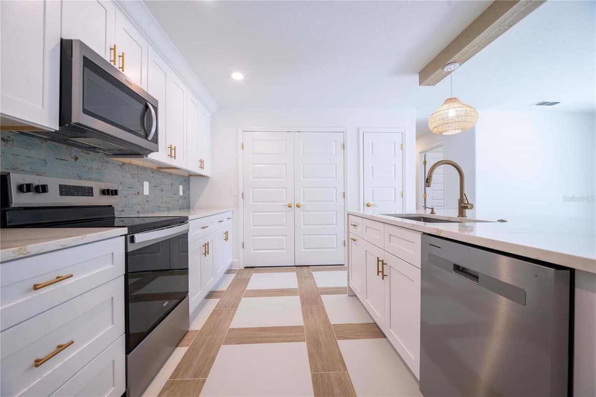 4570 WINDEE AVENUE — photo 37 of 50