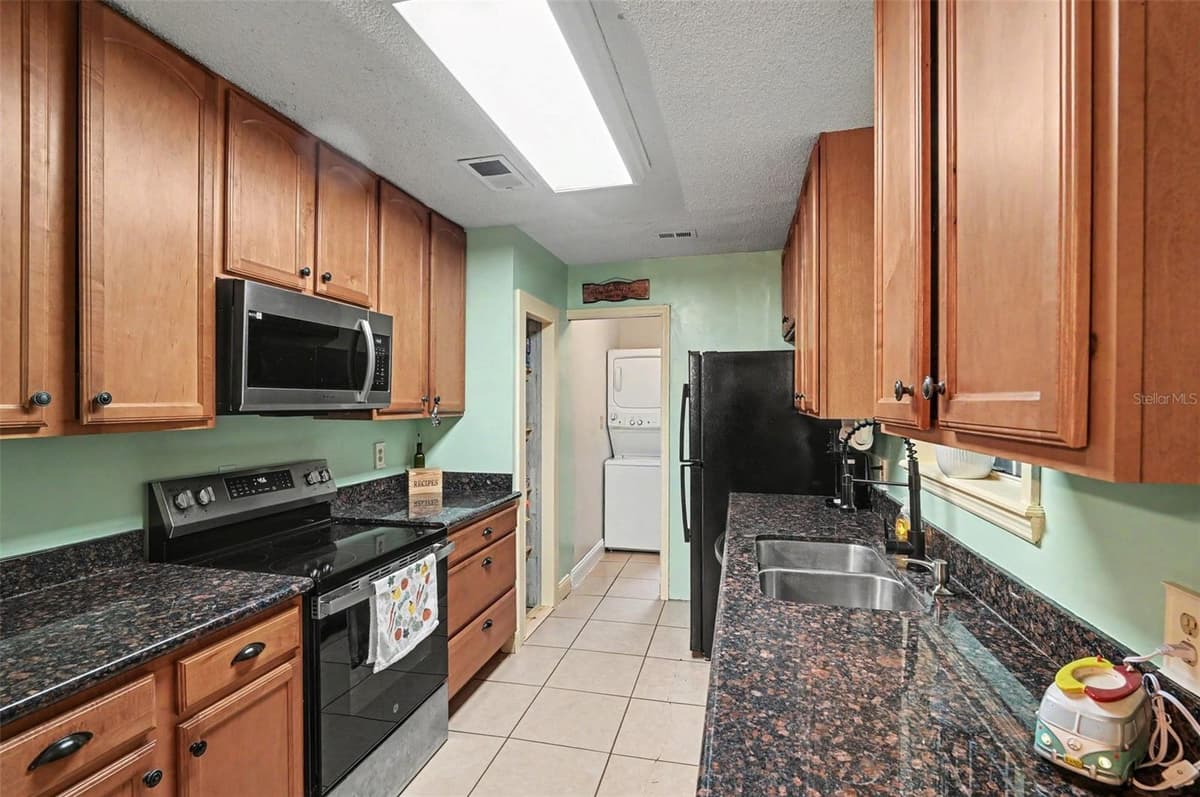 490 PINE WOODS ROAD — photo 9 of 30