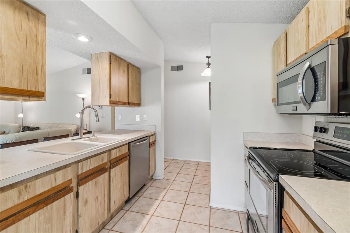 10305 TURKEY OAK DRIVE — photo 2 of 27