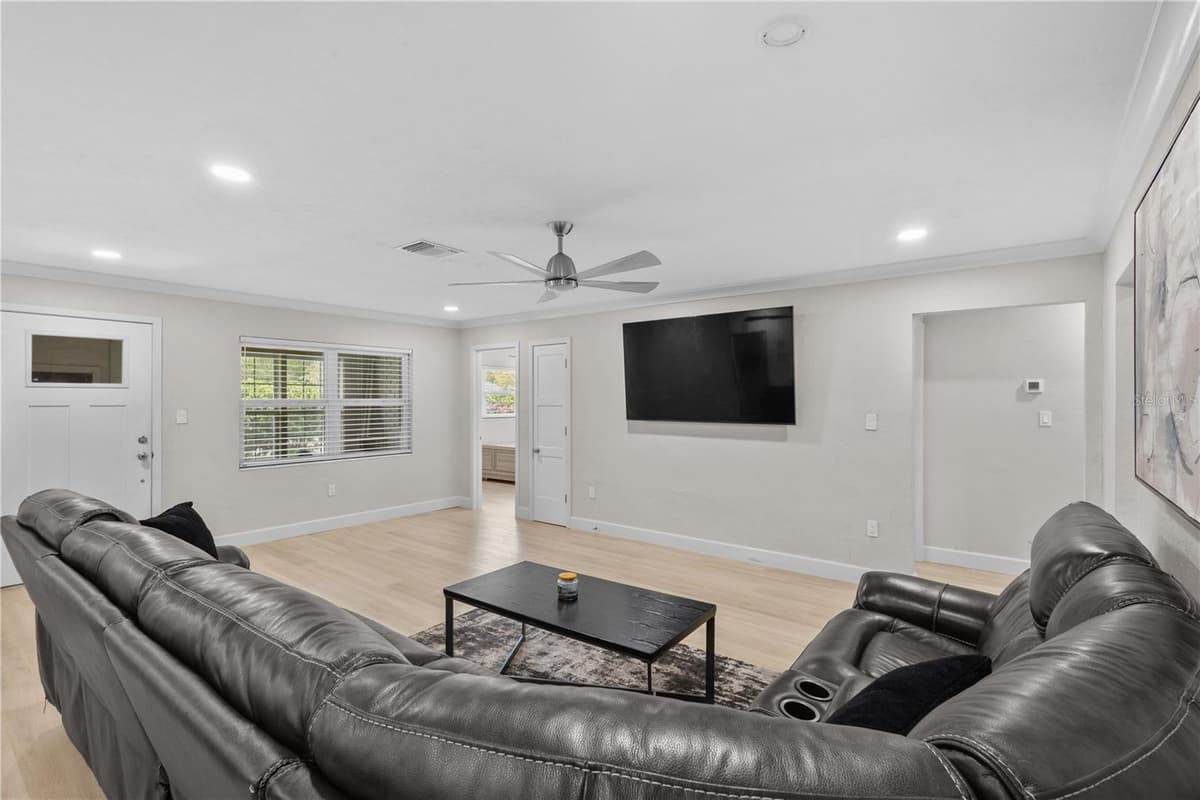 805 40TH TERRACE — photo 8 of 31