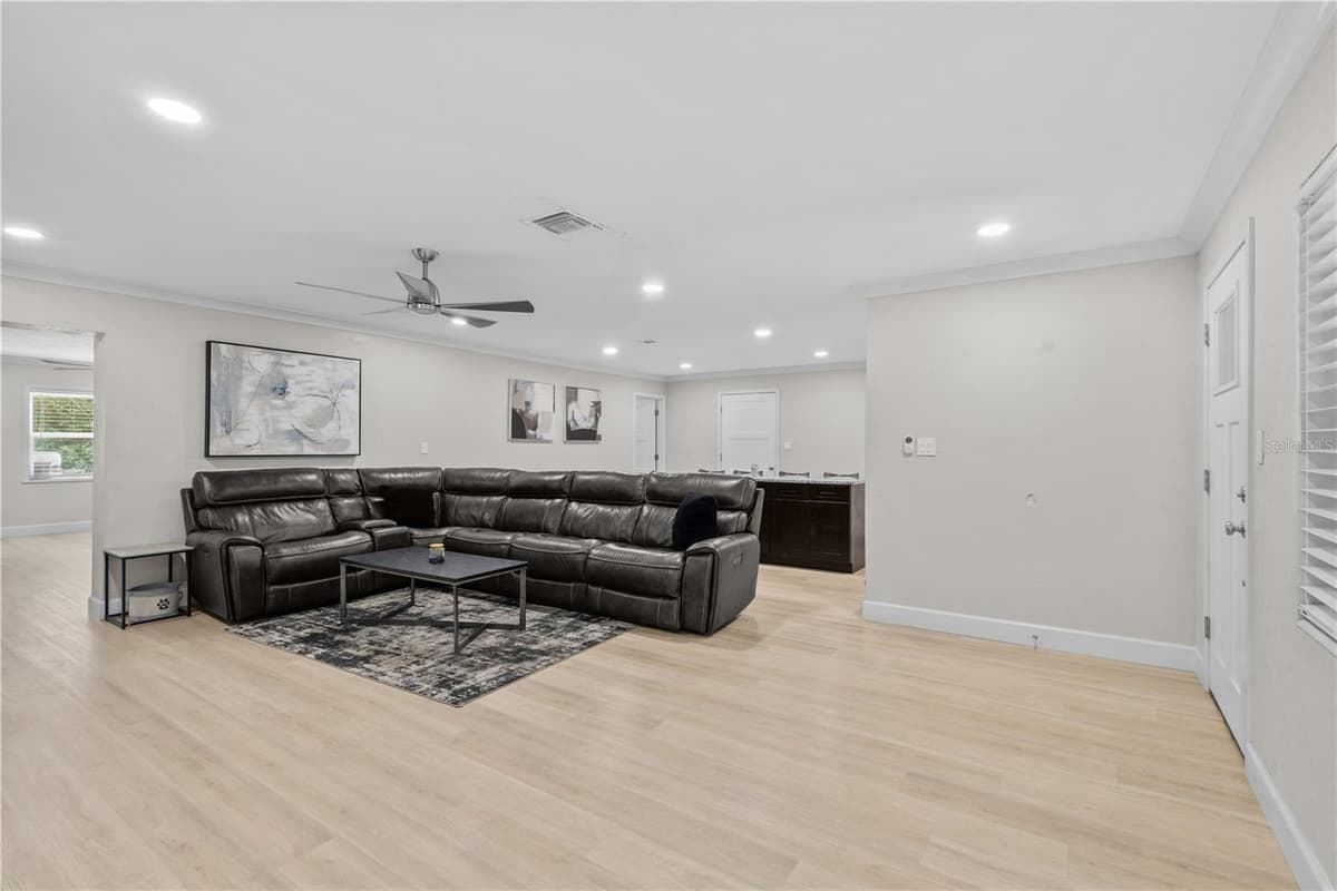 805 40TH TERRACE — photo 7 of 31