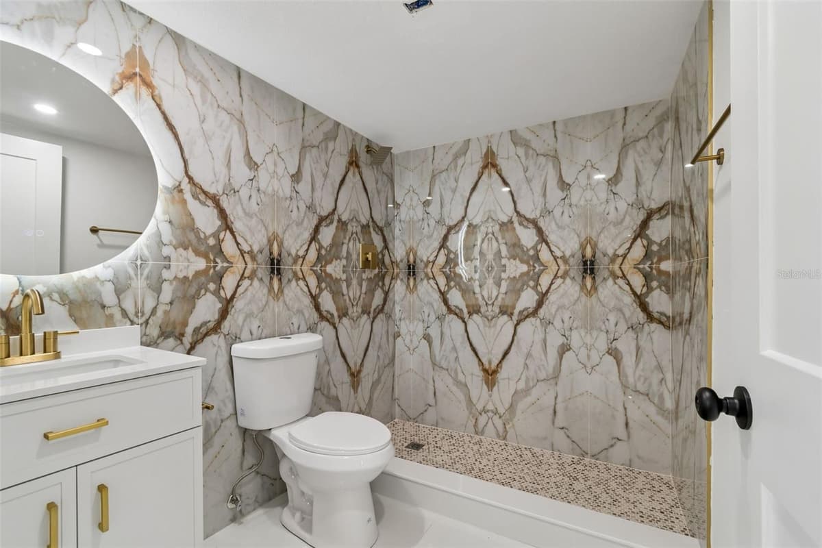 517 HAMPTON AVENUE — photo 10 of 24