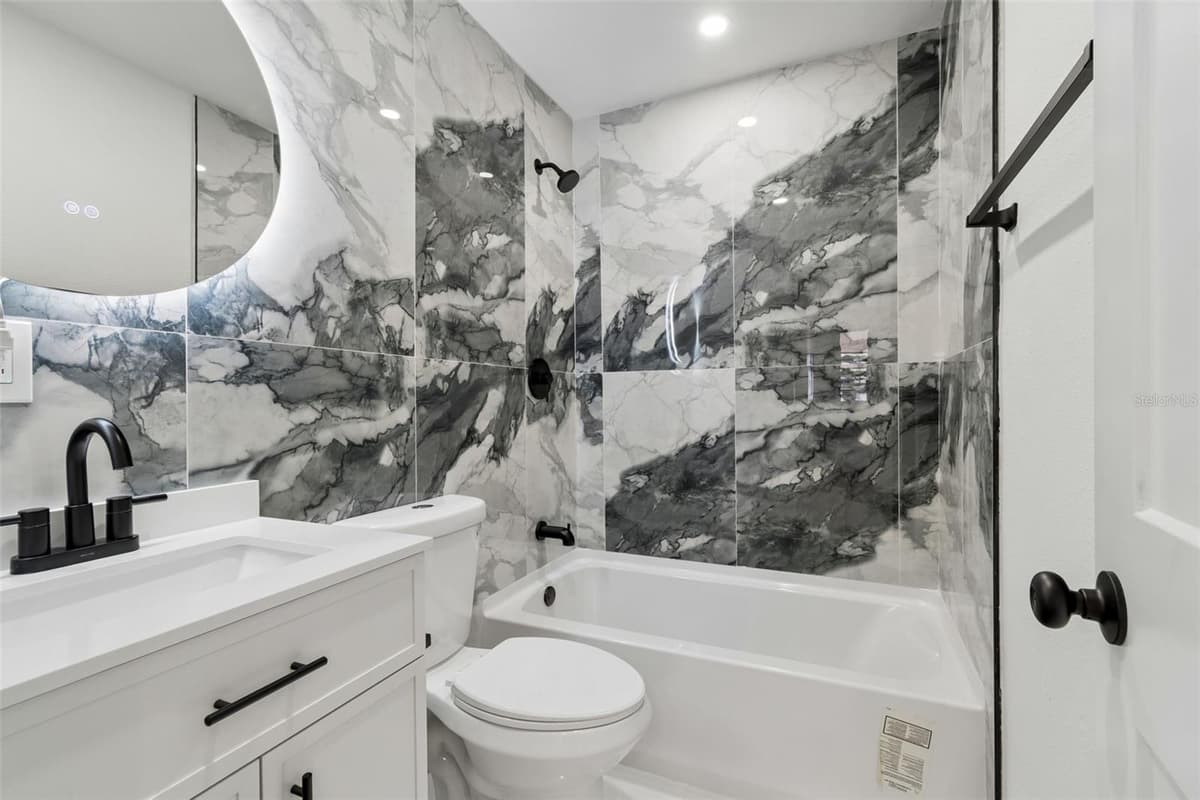 517 HAMPTON AVENUE — photo 15 of 24