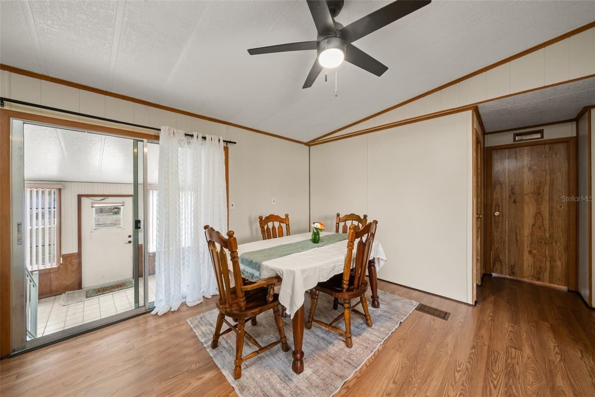 906 WHATLEY COURT — photo 13 of 54