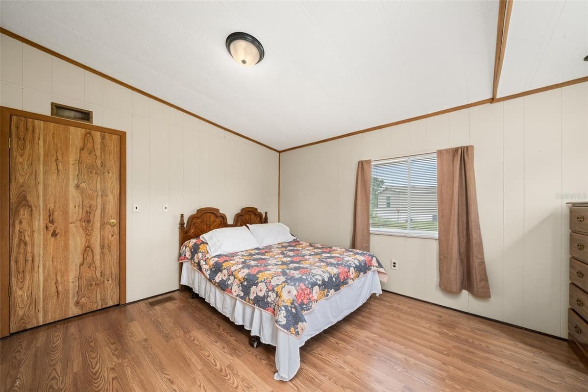 906 WHATLEY COURT — photo 18 of 54