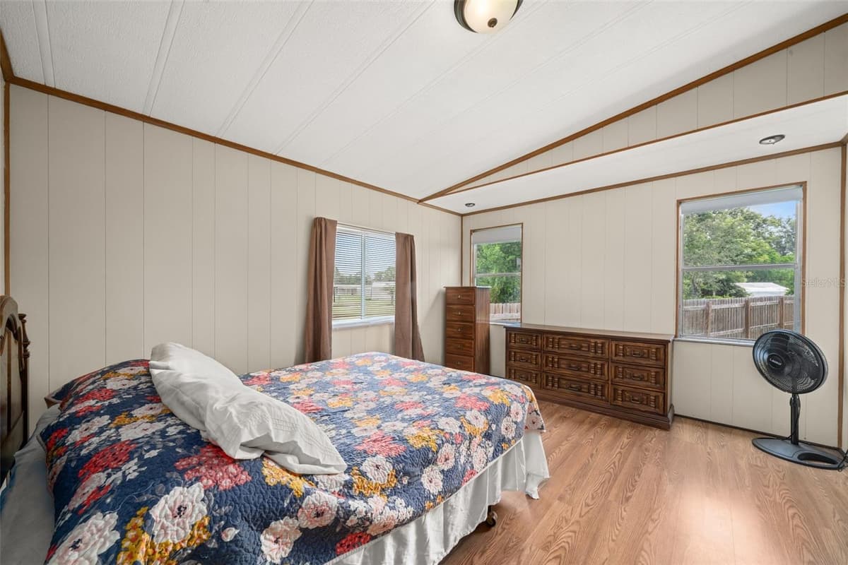 906 WHATLEY COURT — photo 15 of 54