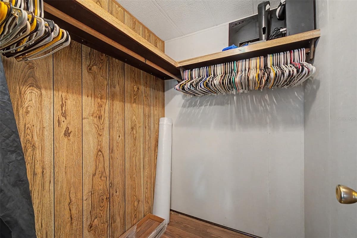 906 WHATLEY COURT — photo 26 of 54