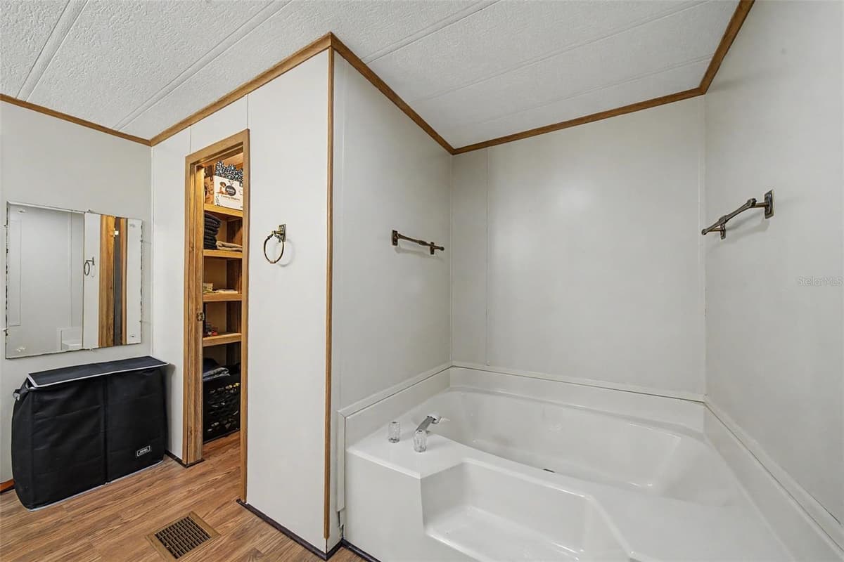906 WHATLEY COURT — photo 22 of 54
