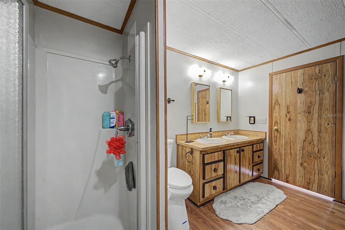 906 WHATLEY COURT — photo 14 of 54
