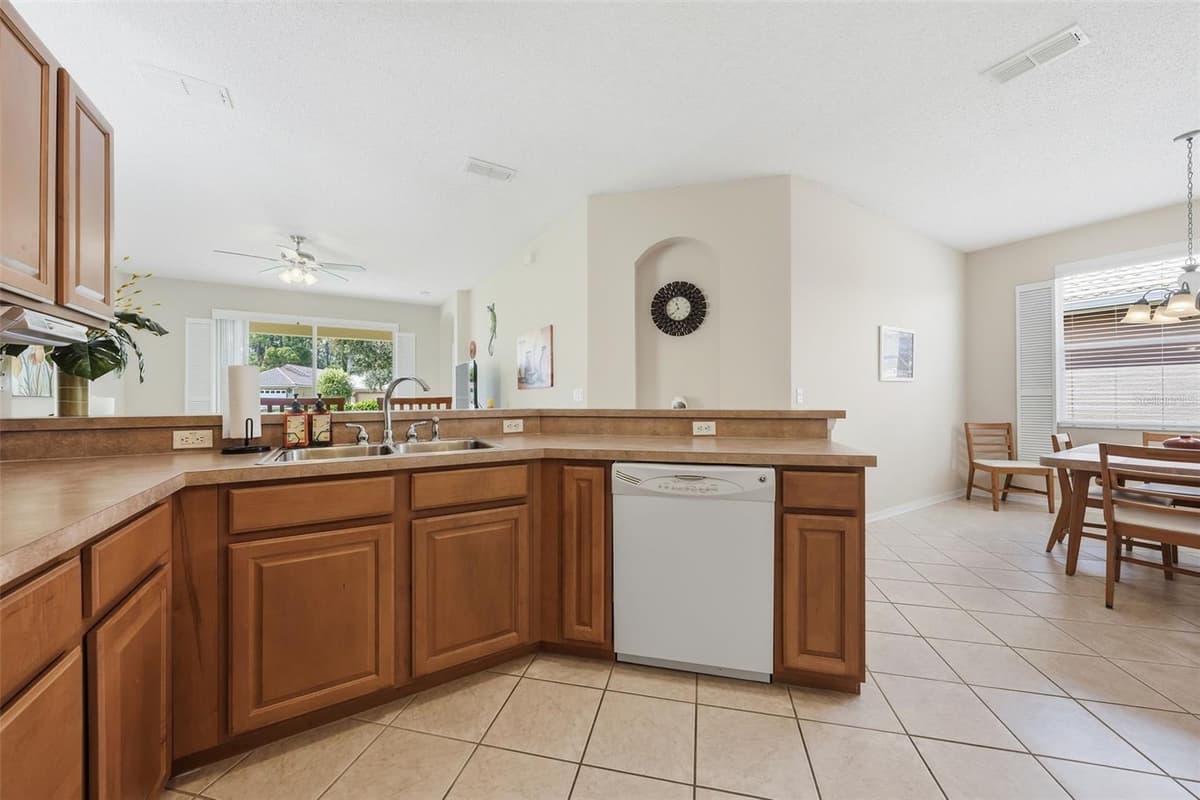 9076 SAINT ANDREWS WAY — photo 16 of 52