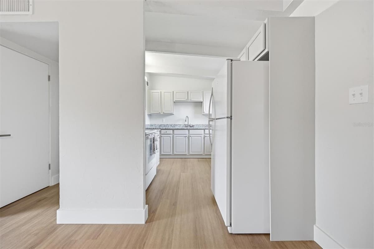 2832 11TH TERRACE — photo 13 of 51