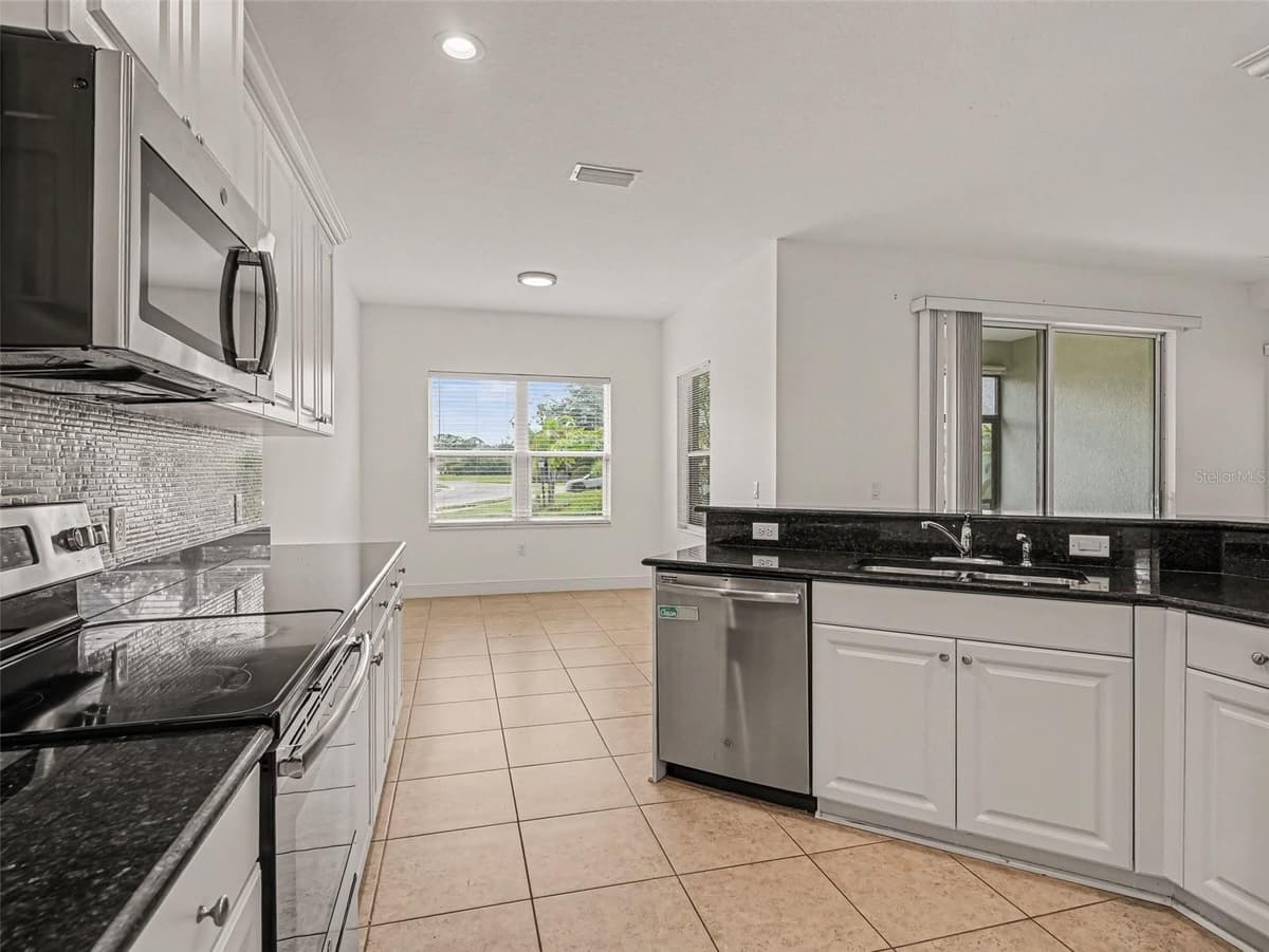 7521 RIDGELAKE CIRCLE — photo 10 of 29