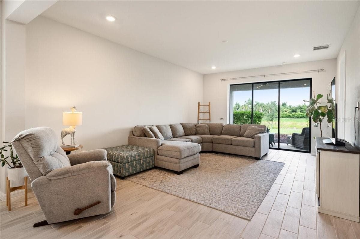 9016 TEQUILA SUNRISE DRIVE — photo 16 of 69
