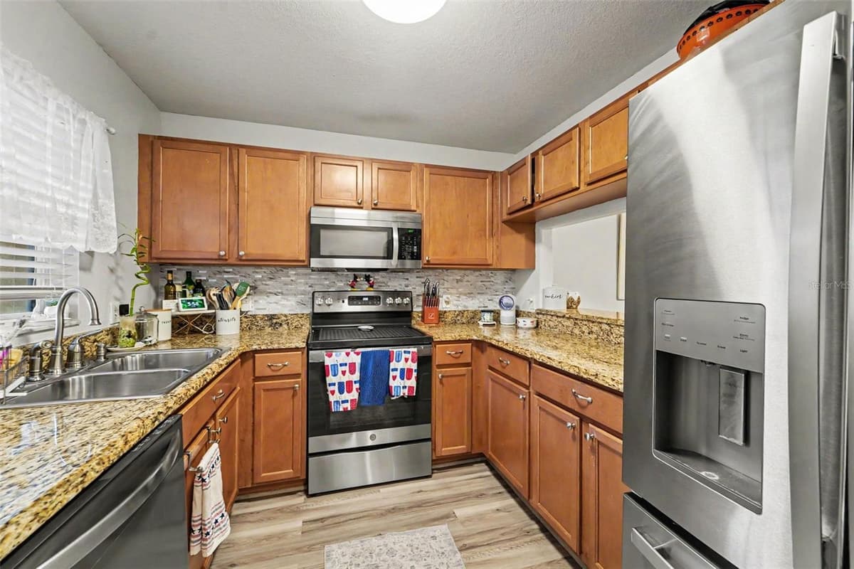 6255 TIMBERLY LN — photo 4 of 28