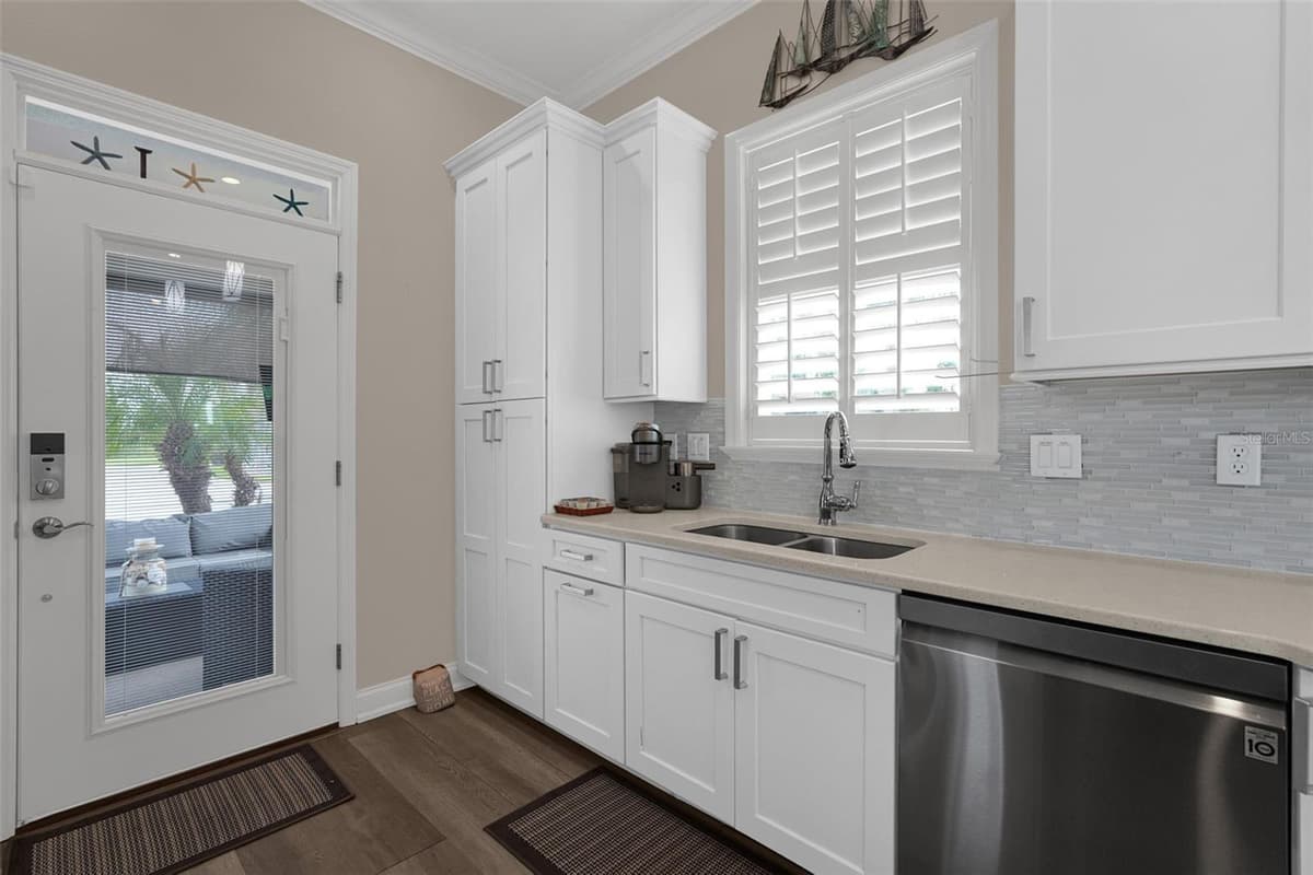 3261 FISH HAWK DRIVE — photo 4 of 43