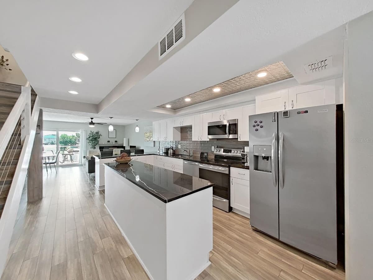 433 PAULA DRIVE — photo 5 of 43