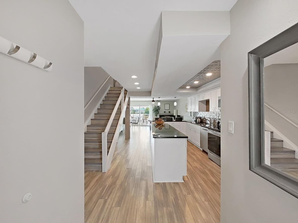 433 PAULA DRIVE — photo 3 of 43