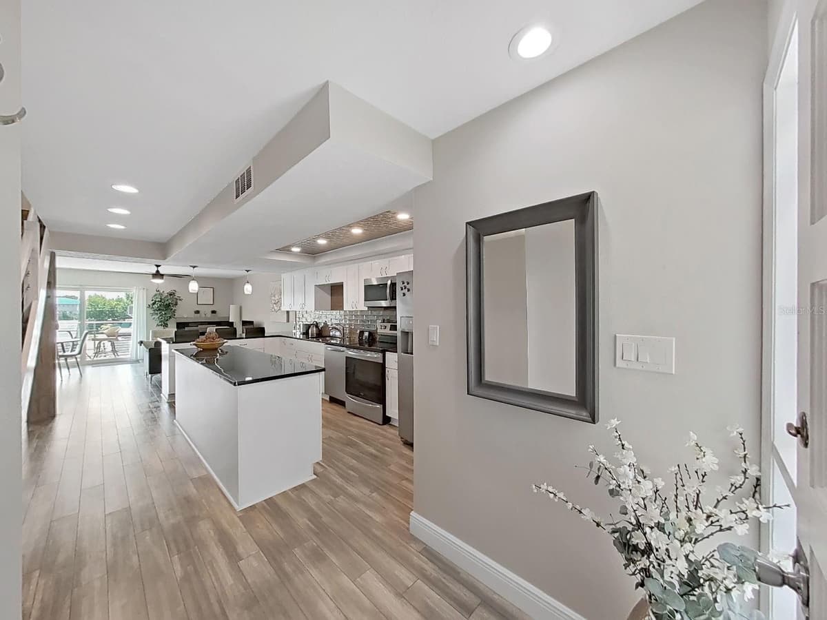 433 PAULA DRIVE — photo 2 of 43