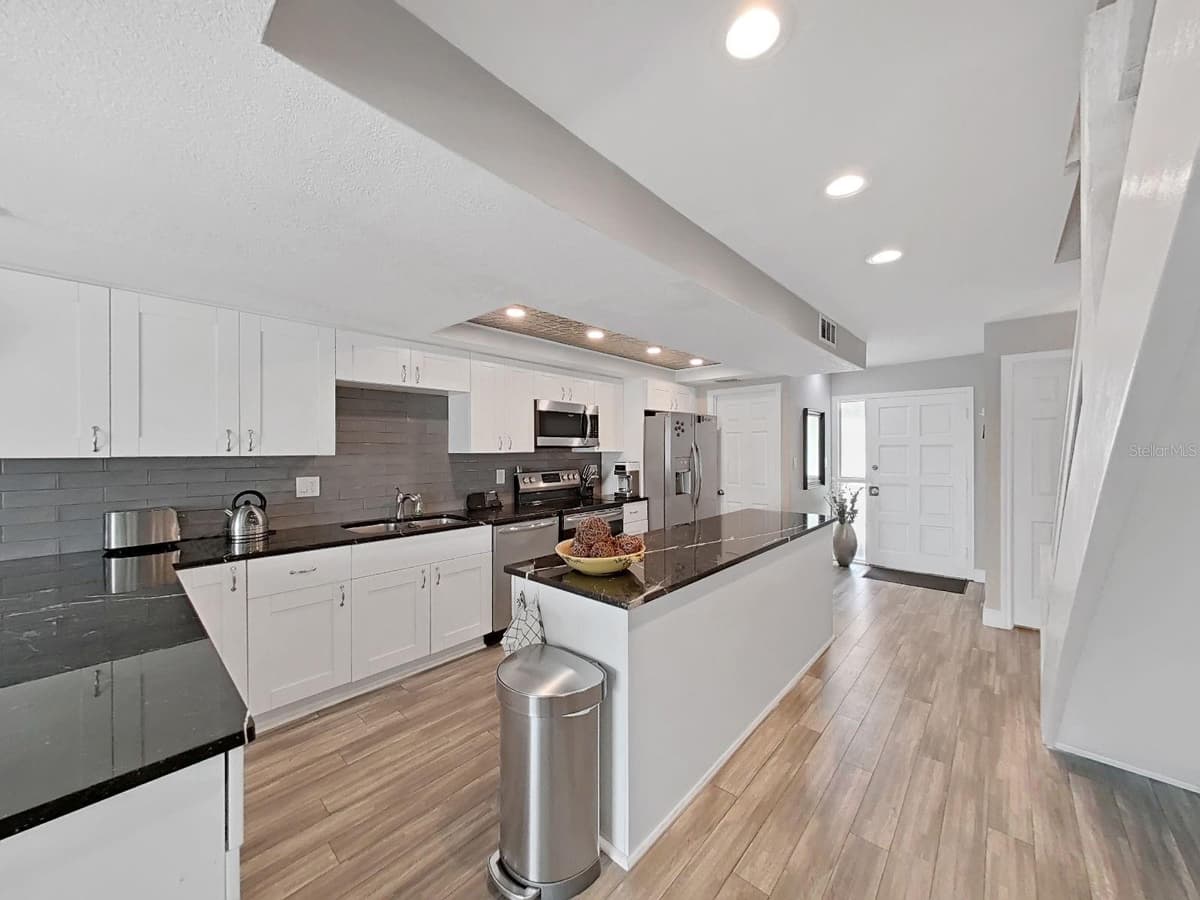 433 PAULA DRIVE — photo 11 of 43