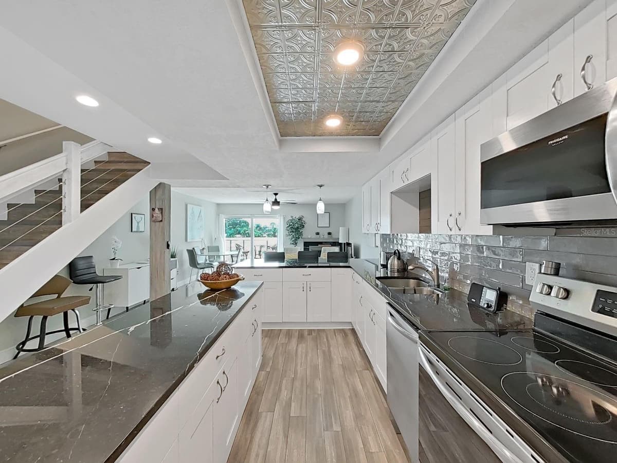 433 PAULA DRIVE — photo 7 of 43