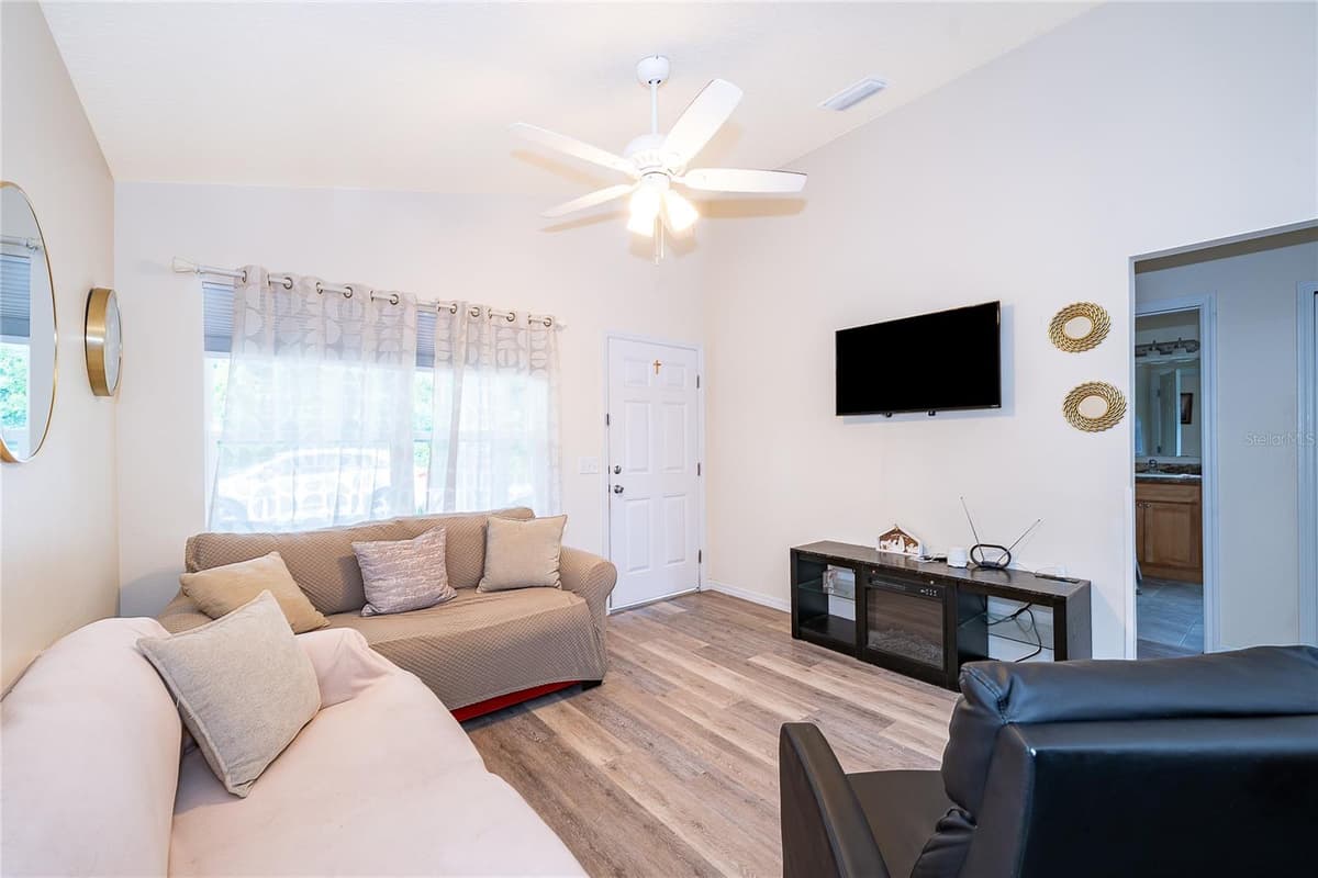 1360 COTTAGE CIRCLE — photo 14 of 23