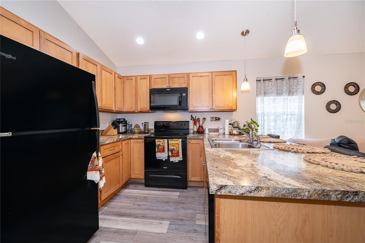 1360 COTTAGE CIRCLE — photo 5 of 23