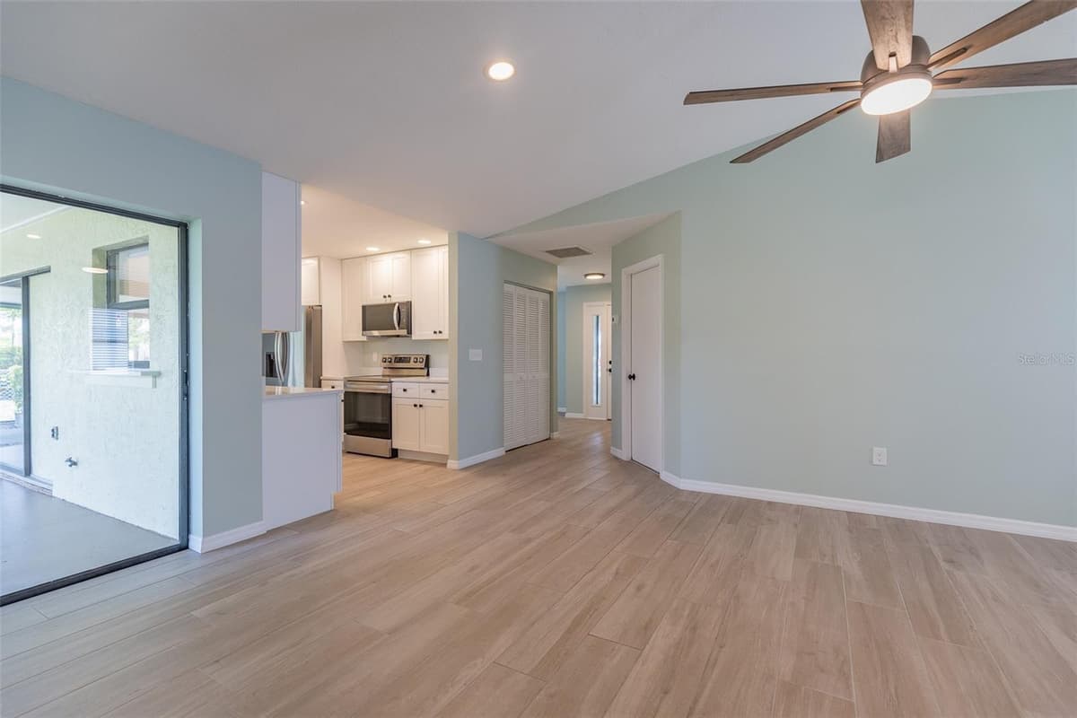 4005 17TH AVENUE — photo 10 of 40