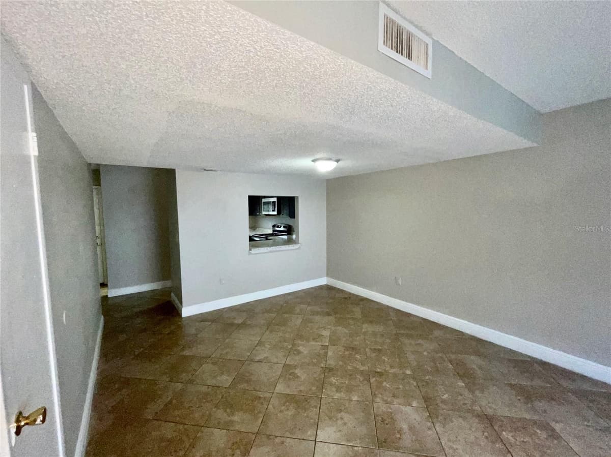 4263 SEMORAN BOULEVARD — photo 3 of 21