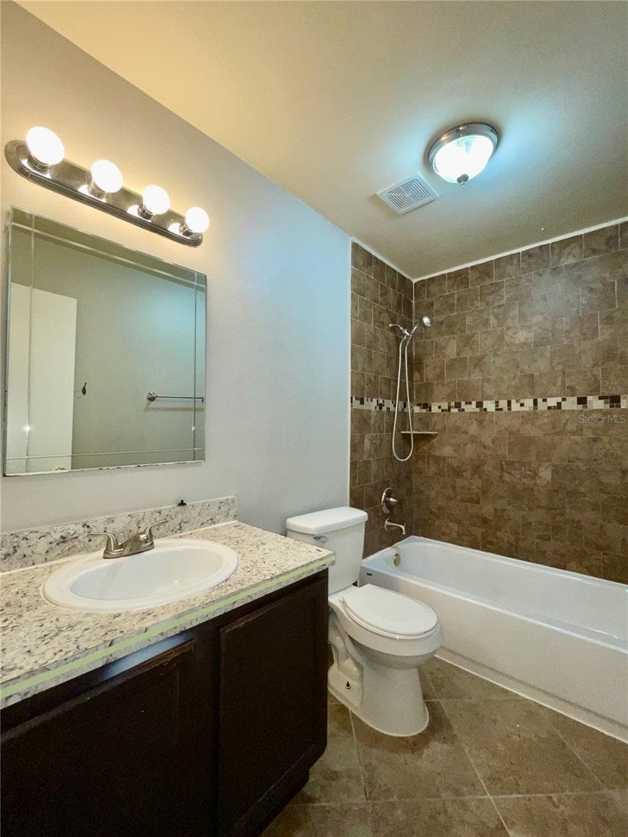 4263 SEMORAN BOULEVARD — photo 13 of 21