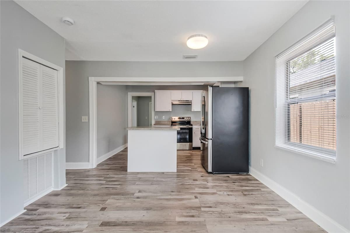 910 18TH STREET — photo 18 of 49