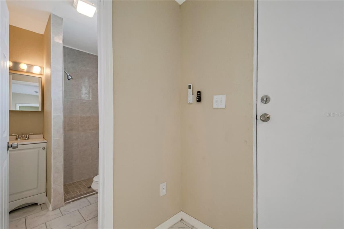 910 18TH STREET — photo 37 of 49