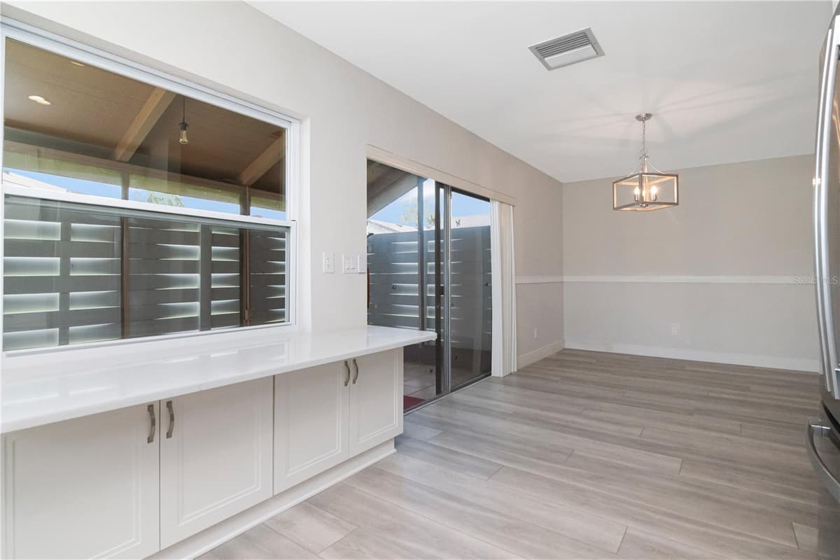 2655 BARKSDALE COURT — photo 14 of 37