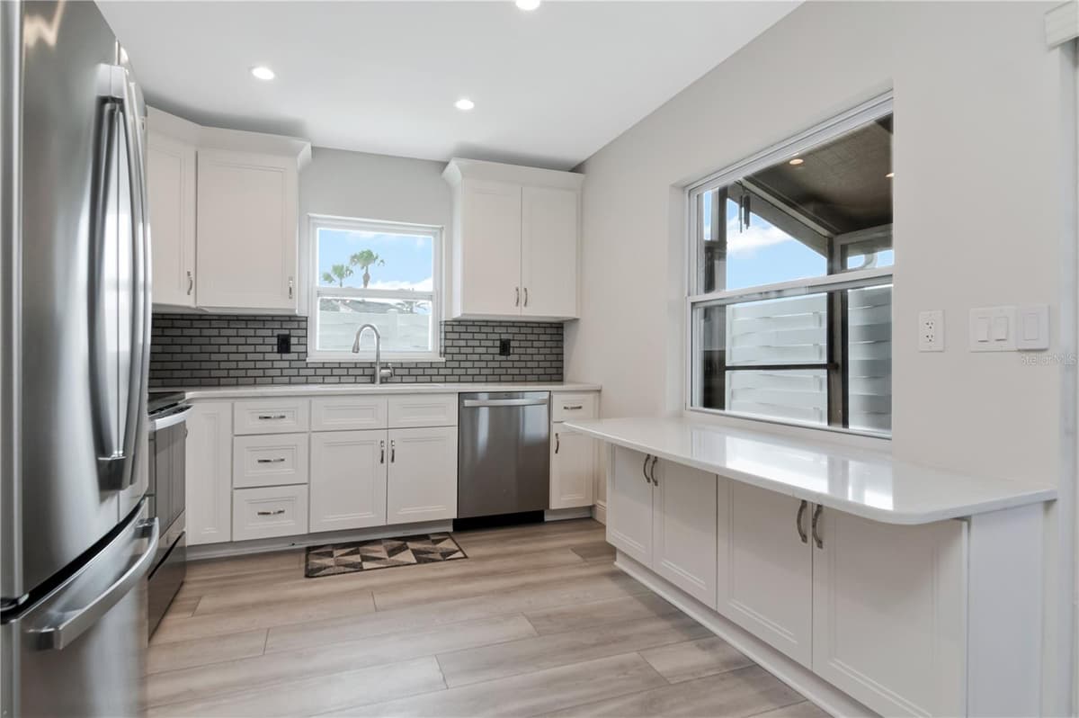 2655 BARKSDALE COURT — photo 10 of 37