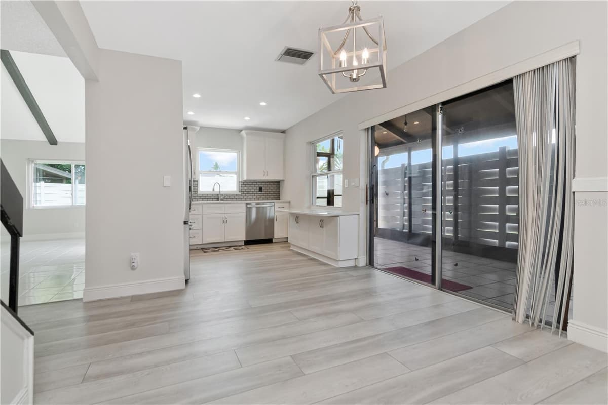 2655 BARKSDALE COURT — photo 9 of 37
