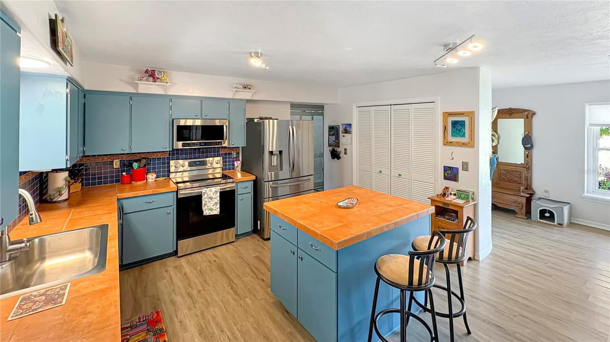 1420 SOMERSET AVENUE — photo 4 of 18