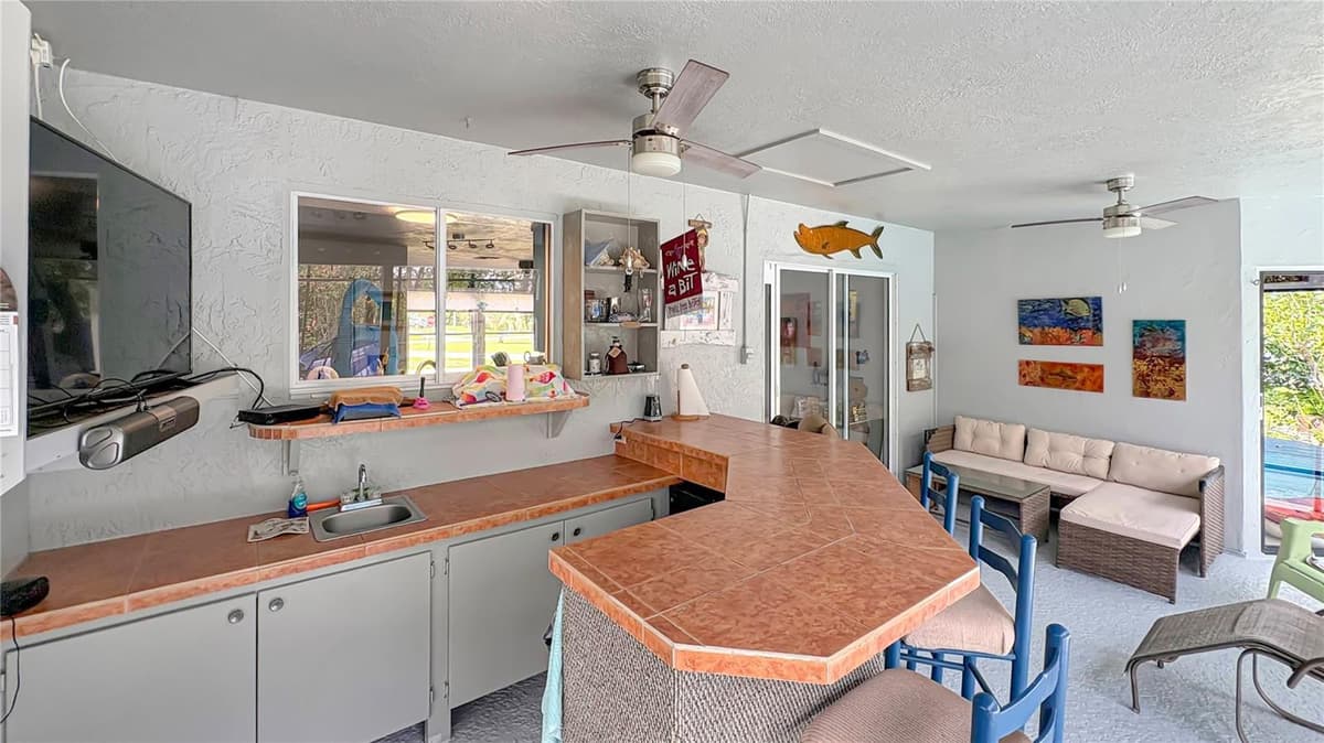 1420 SOMERSET AVENUE — photo 13 of 18