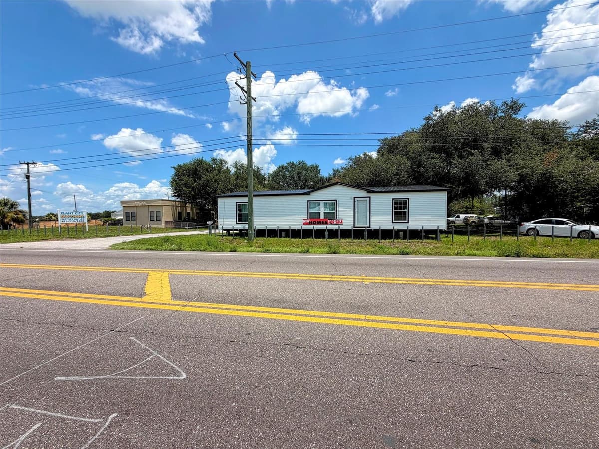 2290 92 HIGHWAY — photo 5 of 18