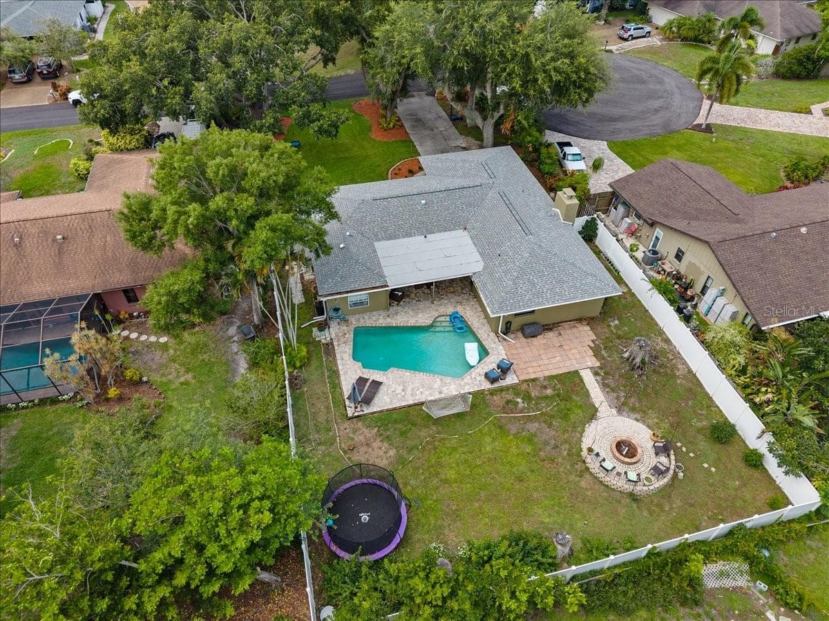 4346 MEADOWLAND CIRCLE — photo 5 of 44