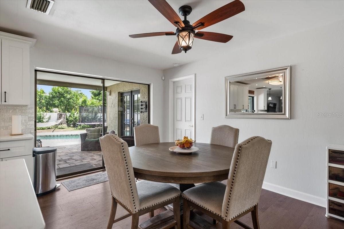 4346 MEADOWLAND CIRCLE — photo 17 of 44