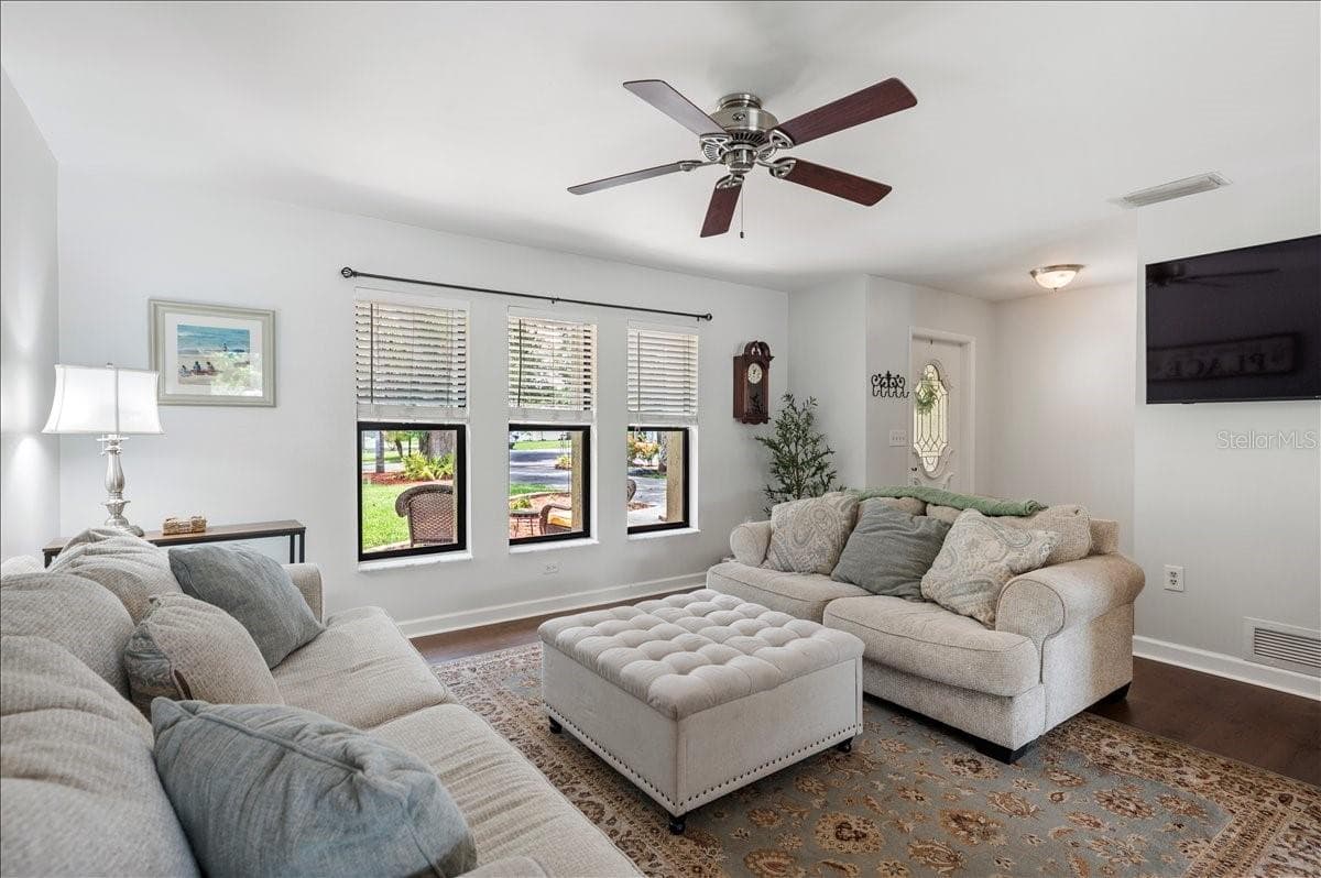 4346 MEADOWLAND CIRCLE — photo 15 of 44
