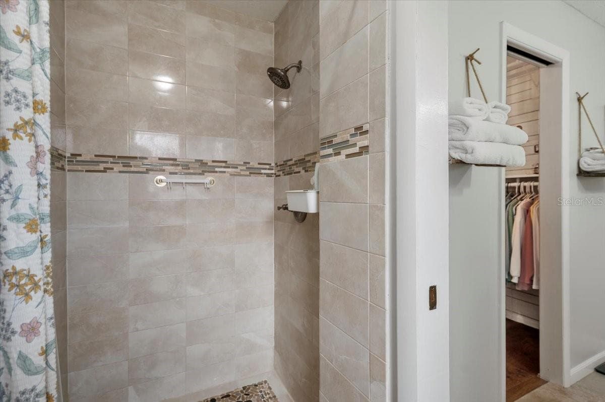 4346 MEADOWLAND CIRCLE — photo 32 of 44