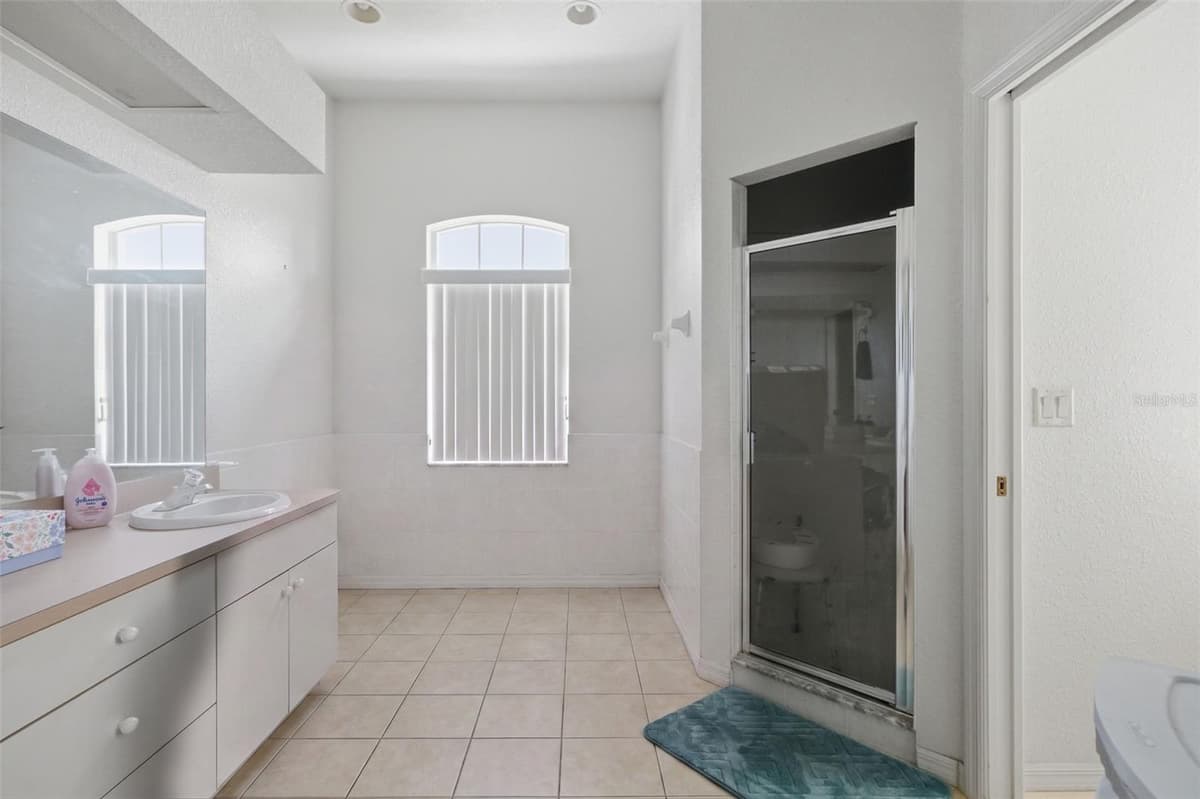 15486 SARATOGA DRIVE — photo 9 of 42