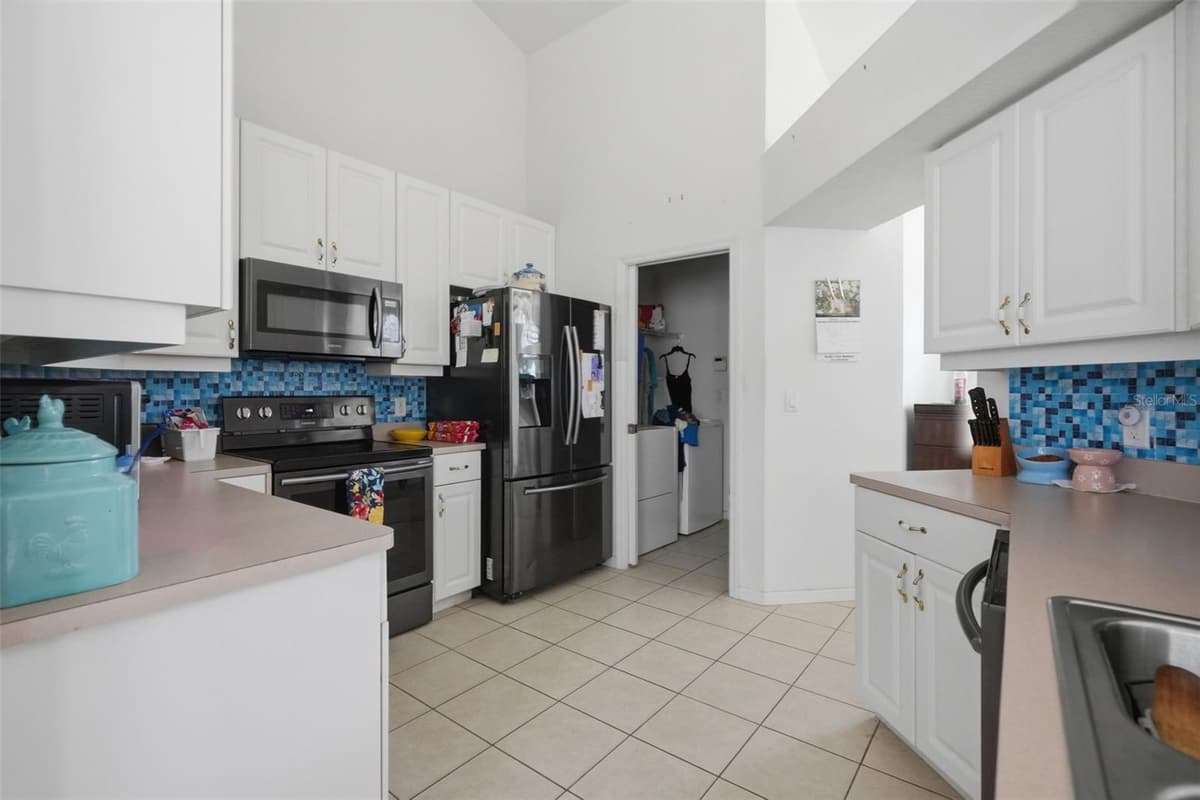 15486 SARATOGA DRIVE — photo 14 of 42