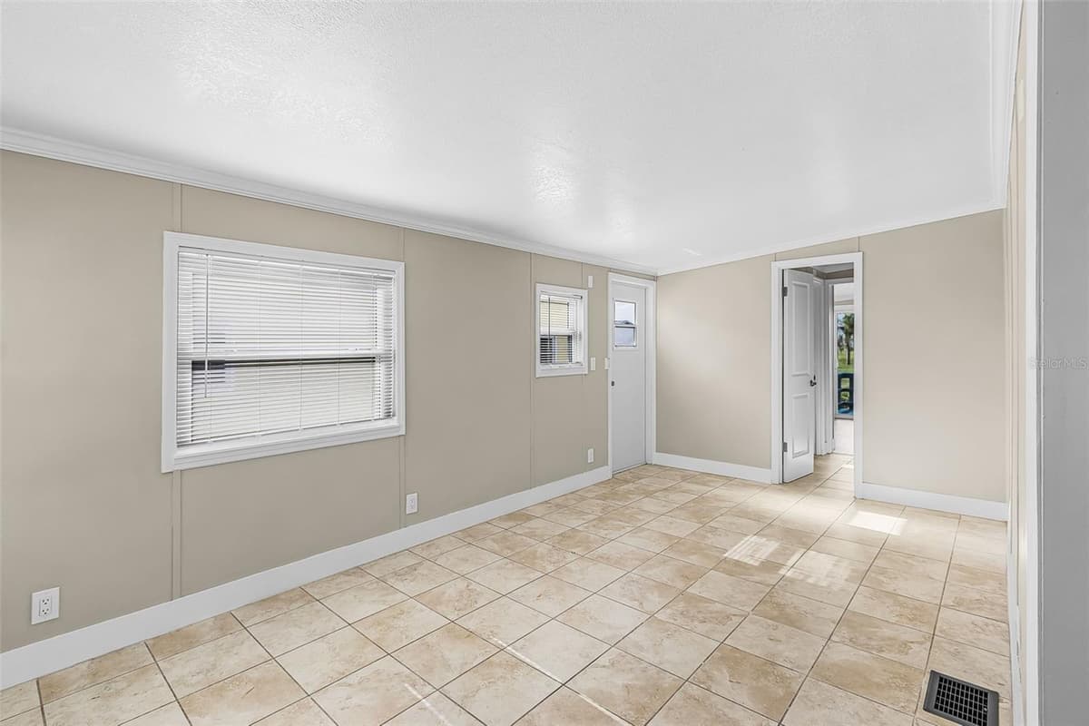 1475 FLAMINGO DRIVE — photo 7 of 34